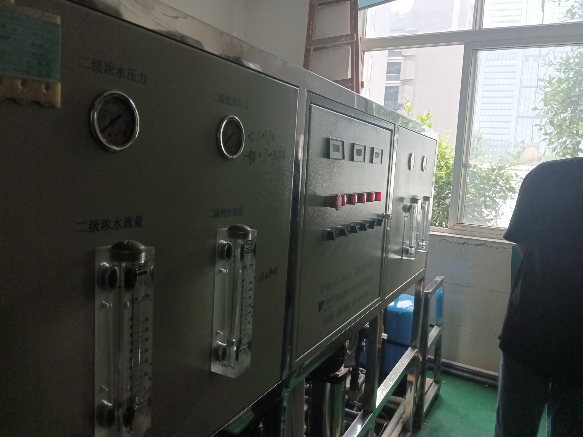 工業(yè)純水設備安裝現場